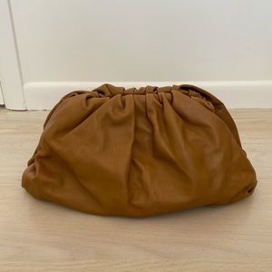 BOTTEGA VENETA - the pouch in calf brown